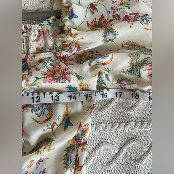 Rose + Olive Ivory & Floral Ruffle Sleeve Off the Shoulder Women’s Size M - Picture 15 of 16